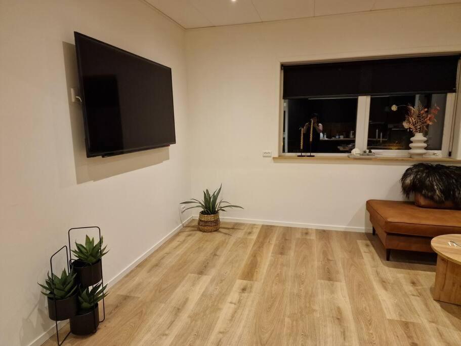 Апартаменти New Flat With Hot Tub - No3 Oyndarfjordur Екстер'єр фото